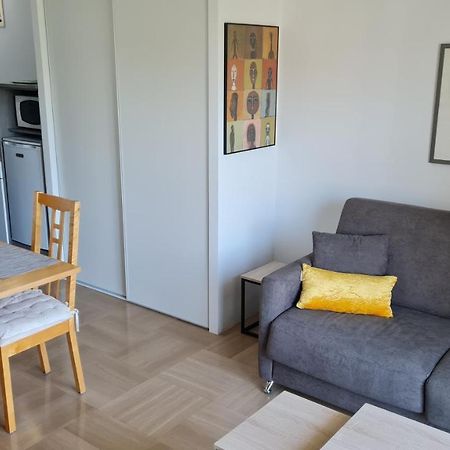 2P Entierement Climatise I Bien Insonorise I Wifi I A 300 M De La Mer I Restaurants Commerces Et Transports A 5Mn A Pied I Ideal 2 Personnes I Possibilite 4 Avec Canape Lit De Qualite I Tres Belle Douche Кань-сюр-Мер Екстер'єр фото