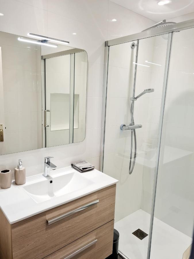 2P Entierement Climatise I Bien Insonorise I Wifi I A 300 M De La Mer I Restaurants Commerces Et Transports A 5Mn A Pied I Ideal 2 Personnes I Possibilite 4 Avec Canape Lit De Qualite I Tres Belle Douche Кань-сюр-Мер Екстер'єр фото